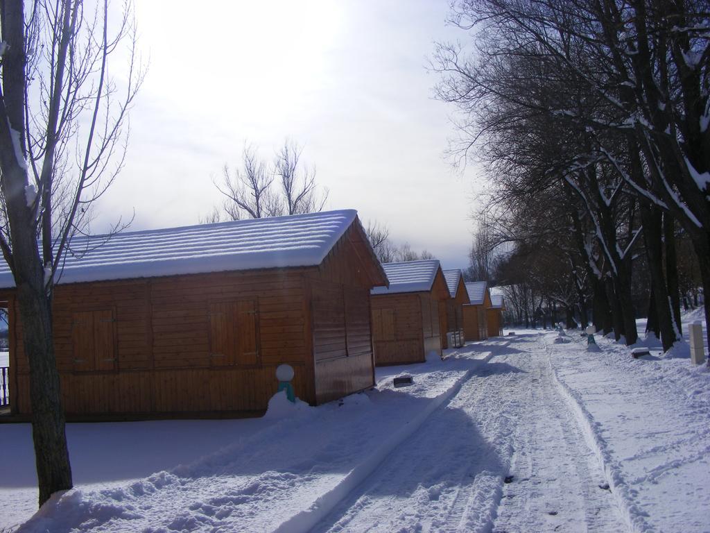Camping La Motte Flottante La Freissinouse Buitenkant foto