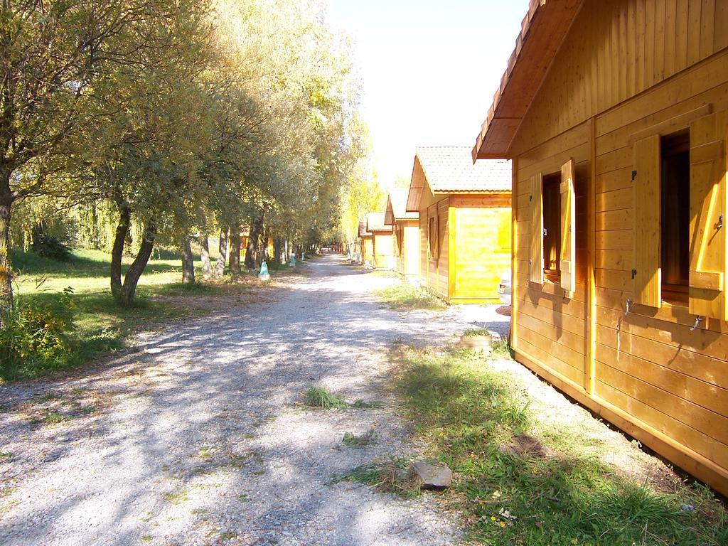 Camping La Motte Flottante La Freissinouse Buitenkant foto