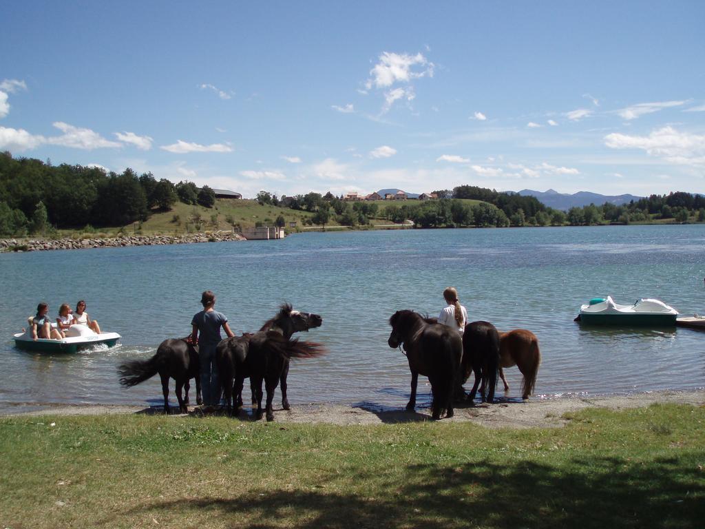 Camping La Motte Flottante La Freissinouse Buitenkant foto