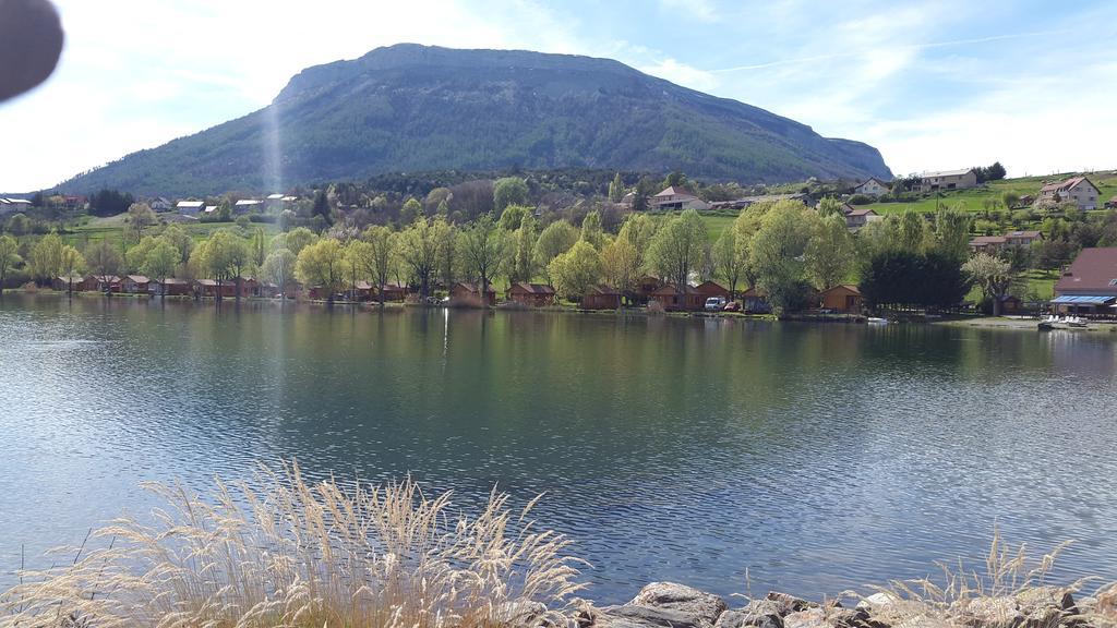 Camping La Motte Flottante La Freissinouse Buitenkant foto